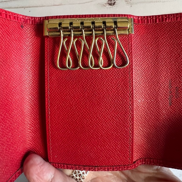 Louis Viutton Red Epi Key Holder - 6 Keys - Picture 9 of 15